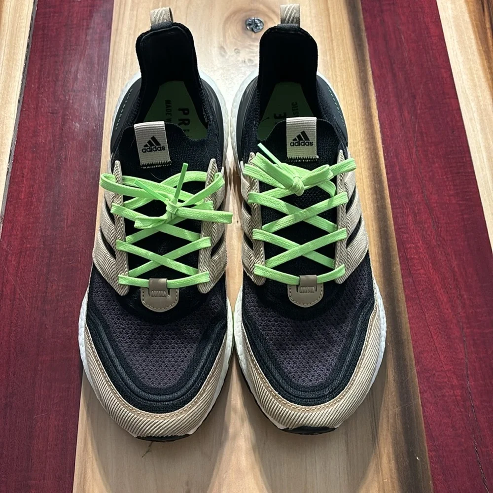 Adidas Ultraboost Tennis shoes - Picture 2 of 8